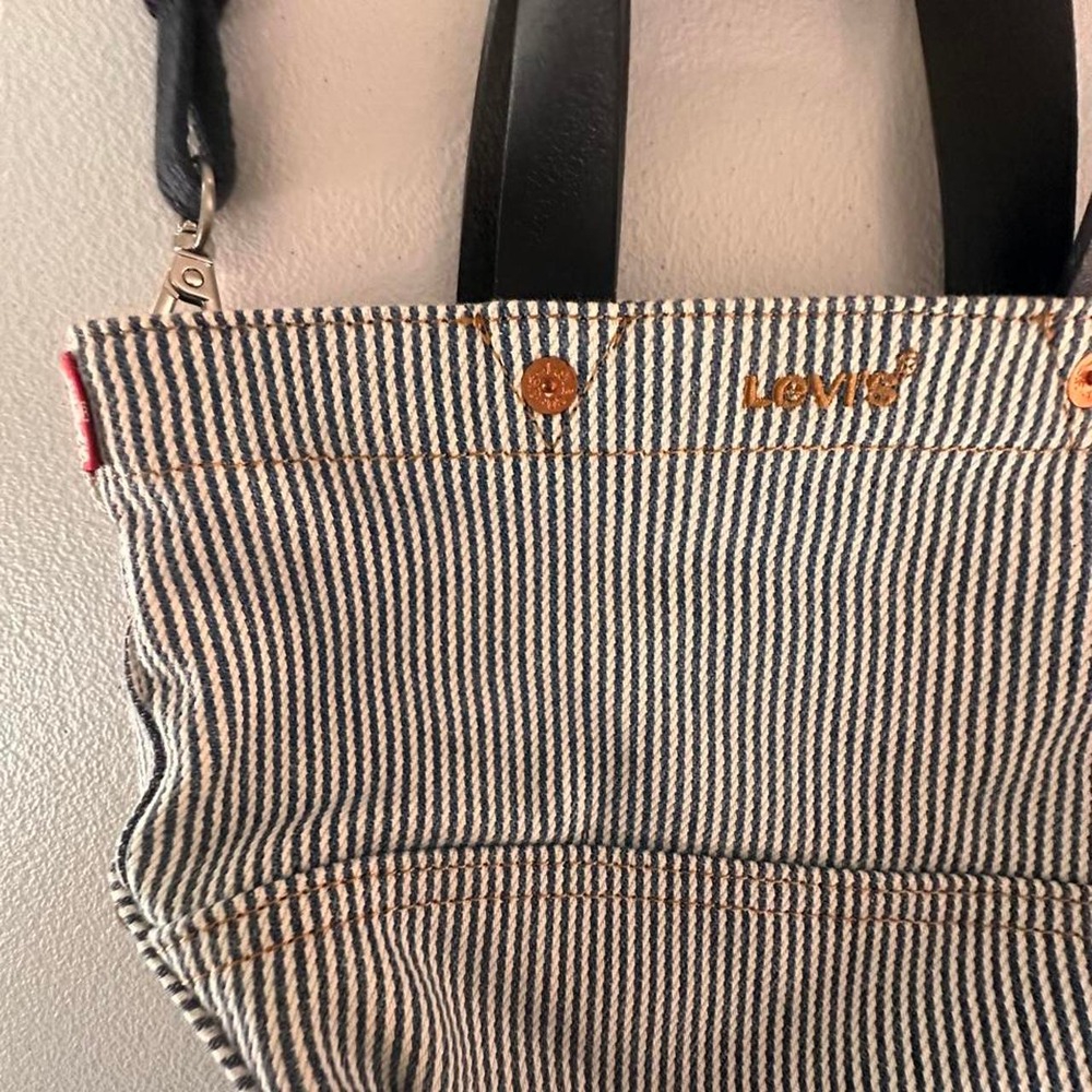 Levi's purse like new